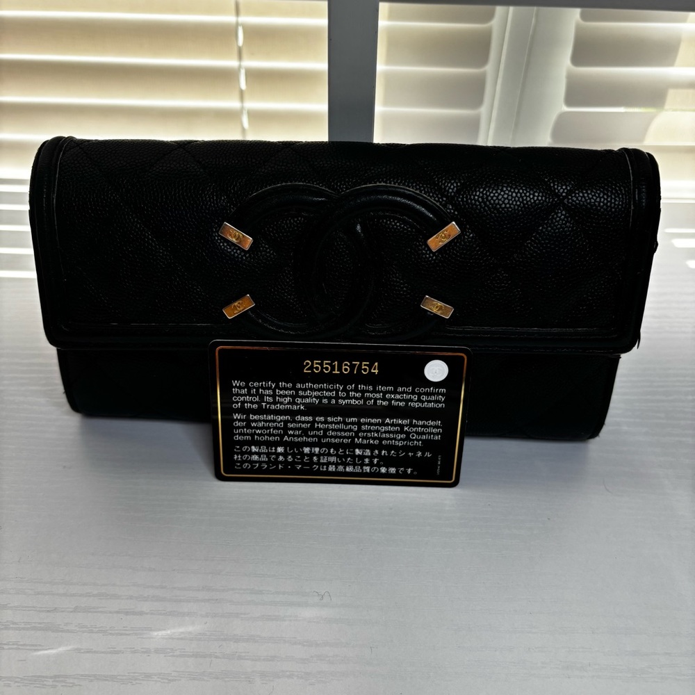 CHANEL Black Caviar Filigree Wallet - Picture 4 of 13